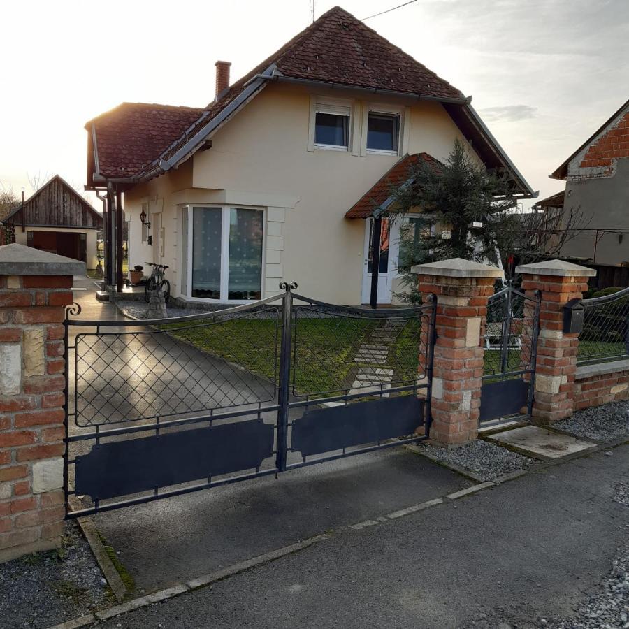 Studio Apartman Lora Lipik Esterno foto